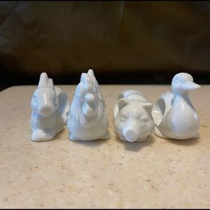 Action White Ceramic Bunny Rabbit Chicken Pig Duck Napkin Rings Holders White.